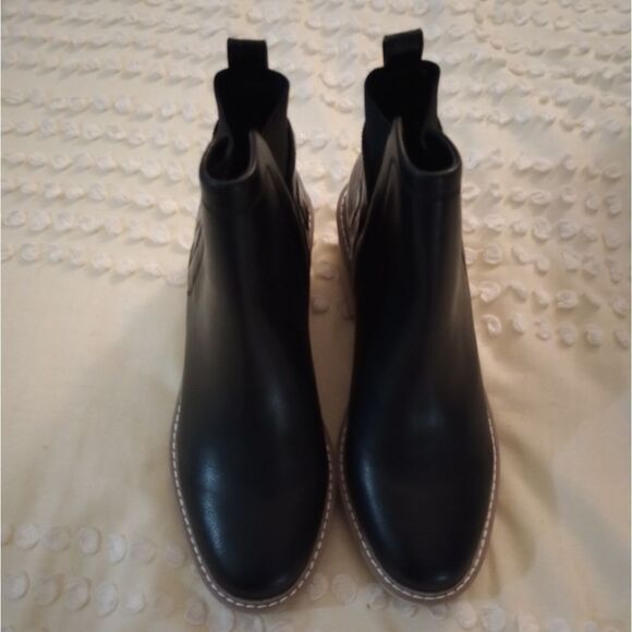 Dolce Vita Rango Lug Heel Ankle Booties - Picture 6 of 6